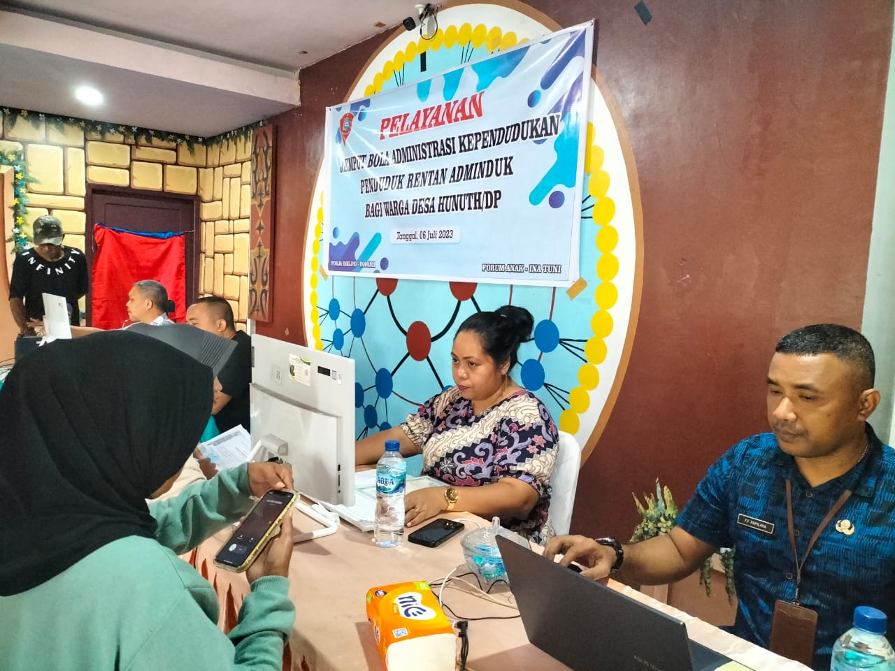 Mudahkan Warga Mendapat Layanan e-KTP, Pokja Inklusi, Forum Anak Pemdes Hunuth, Hadirkan Program Jemput Bola Disdukcapil Kota Ambon